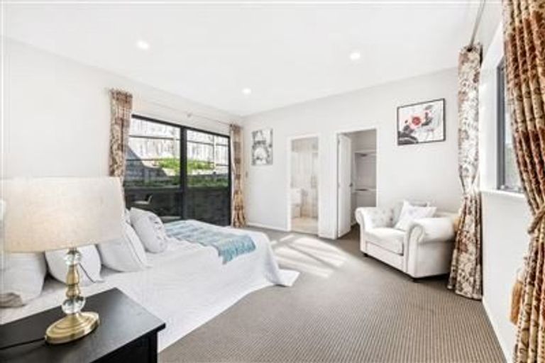 Photo of property in 32 The Enclave, Totara Heights, Auckland, 2105