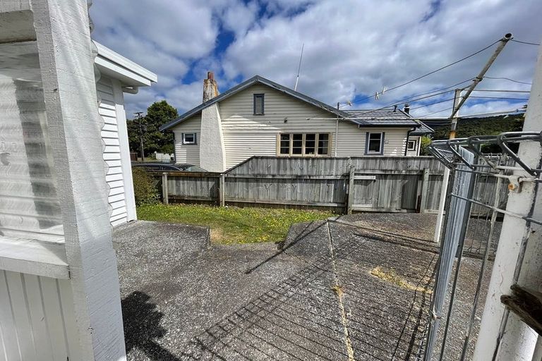 Photo of property in 4 Gibbs Crescent, Wainuiomata, Lower Hutt, 5014