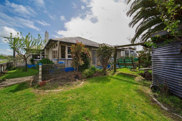 Photo of property in 37 Cracroft Street, Waitara, 4320