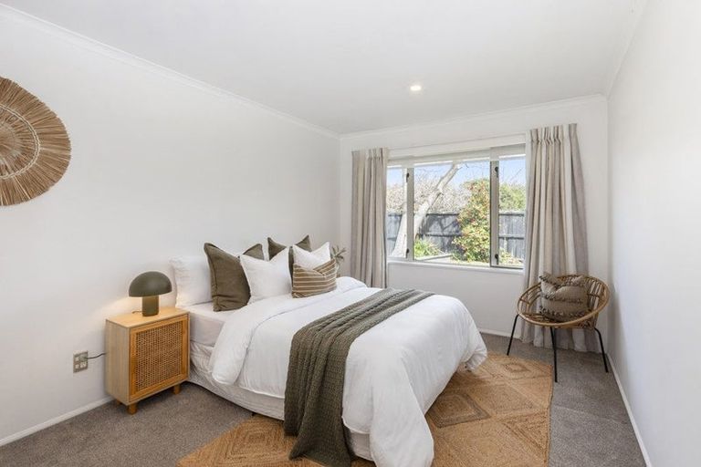 Photo of property in 1 Oaktree Lane, Bishopdale, Christchurch, 8053