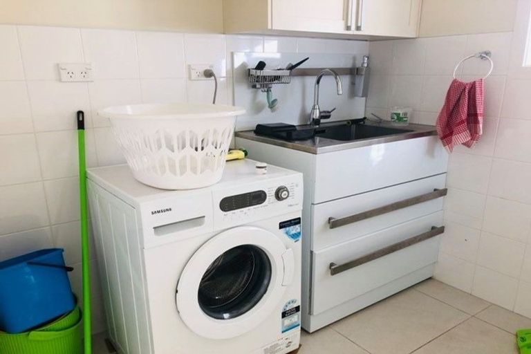 Photo of property in 117a Carlisle Road, Northcross, Auckland, 0632