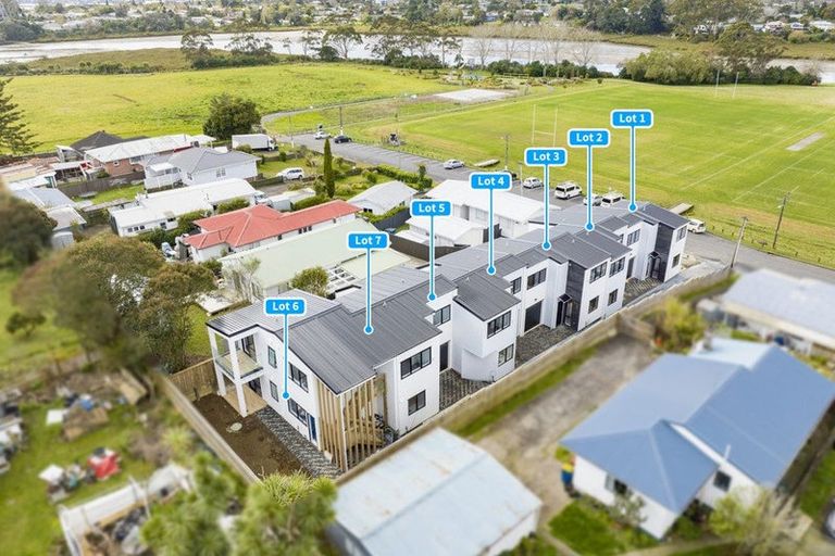 Photo of property in 7/122 Archibald Road, Kelston, Auckland, 0602