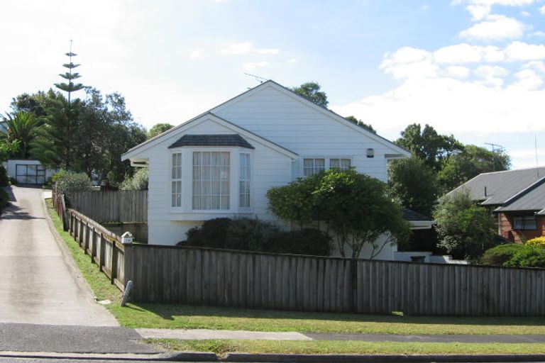 Photo of property in 14 Palliser Lane, Browns Bay, Auckland, 0630