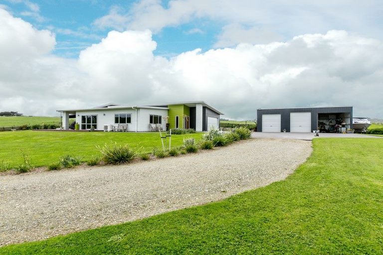 Photo of property in 2 Nopera Road, Waiiti, Urenui, 4377