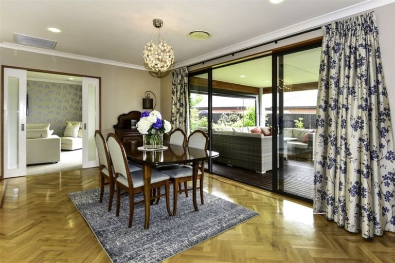 Photo of property in 12 Wilkinsons Road, Harewood, Christchurch, 8051