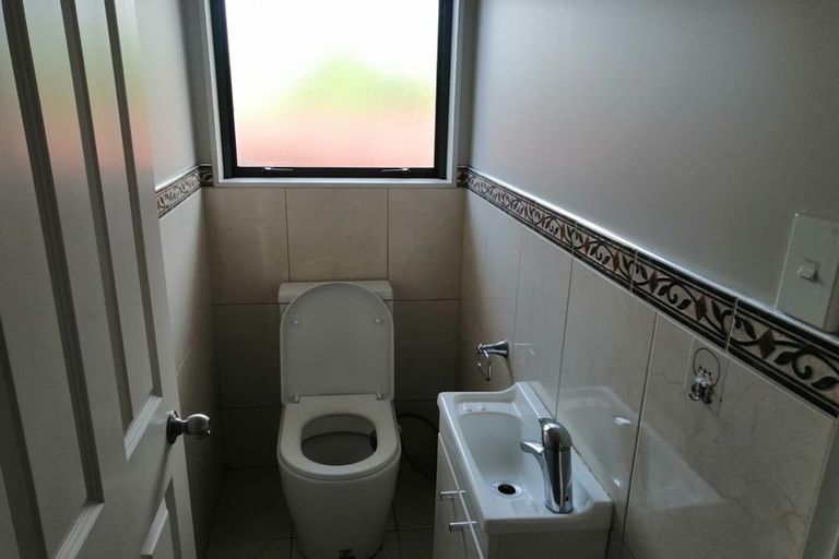 Photo of property in 52 Brookwood Drive, Henderson, Auckland, 0612