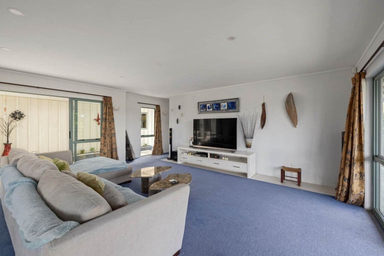 Photo of property in 1 Waterview Place, Haruru, 0204