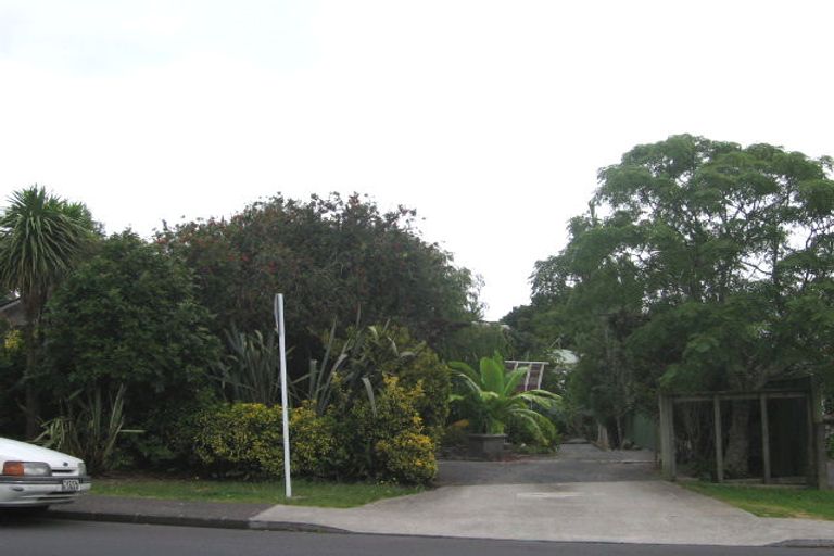 Photo of property in 3/22 Kaipatiki Road, Glenfield, Auckland, 0629