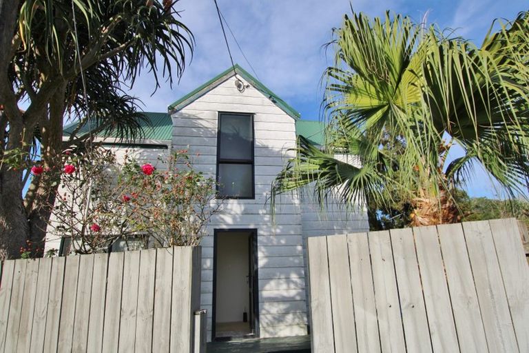 Photo of property in 23/24 Beswick Place, Birkdale, Auckland, 0626