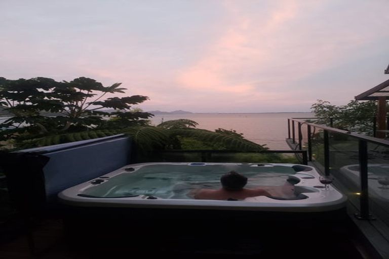 Photo of property in 102 Beach Road, Onerahi, Whangarei, 0110