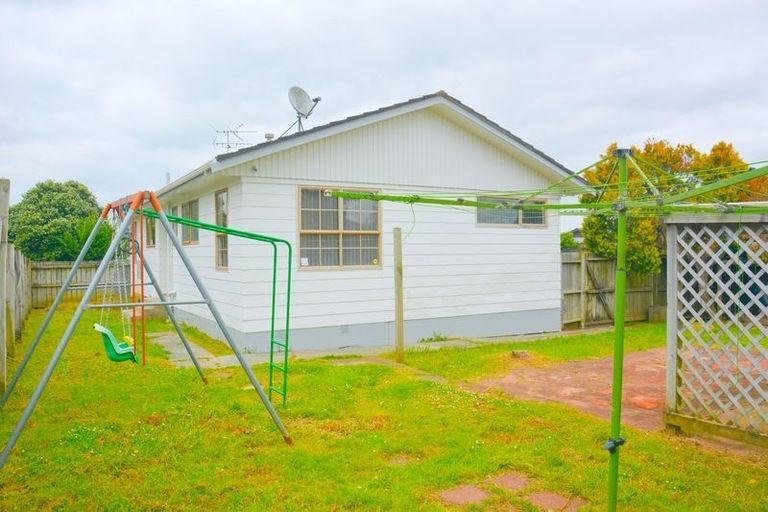 Photo of property in 14 Heathdale Crescent, Papakura, 2110