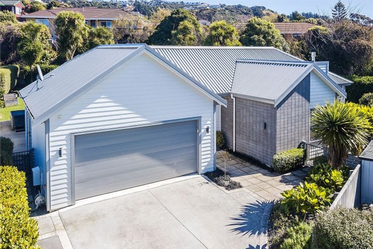 Photo of property in 50 Resolution Drive, Whitby, Porirua, 5024