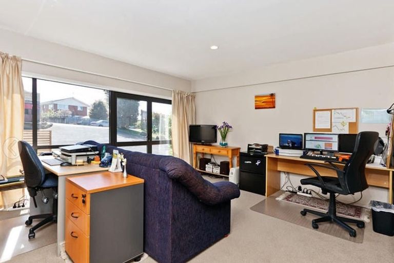 Photo of property in 1/240 Onewa Road, Birkenhead, Auckland, 0626