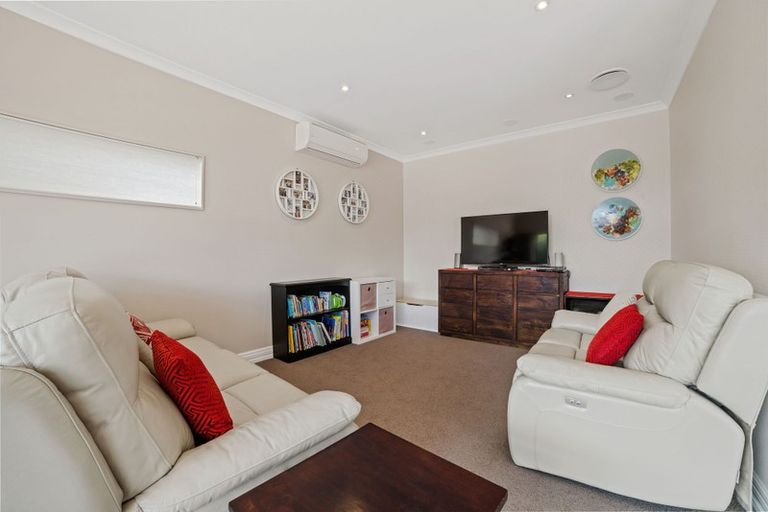 Photo of property in 20 Endeavour Drive, Whitby, Porirua, 5024