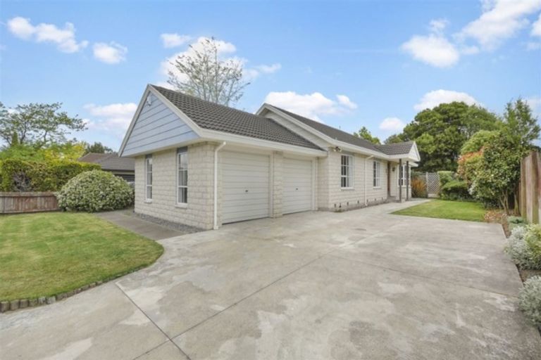 Photo of property in 35 Radiata Avenue, Parklands, Christchurch, 8083