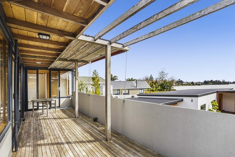 Photo of property in 8a Lake Crescent, Hamilton Lake, Hamilton, 3204