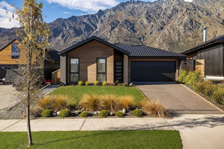 Photo of property in 13 Spur Ridge Rise, Jacks Point, 9371