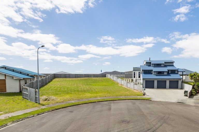 Photo of property in 13 Teppett Place, Foxton Beach, Foxton, 4815