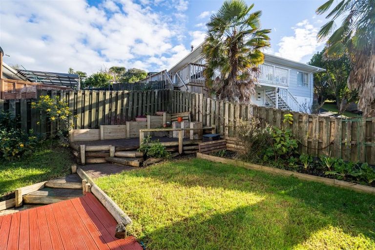 Photo of property in 2/49 Simon Ellice Drive, Bayview, Auckland, 0629