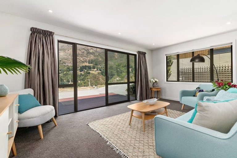 Photo of property in 2/4 Redfern Terrace, Arthurs Point, Queenstown, 9371