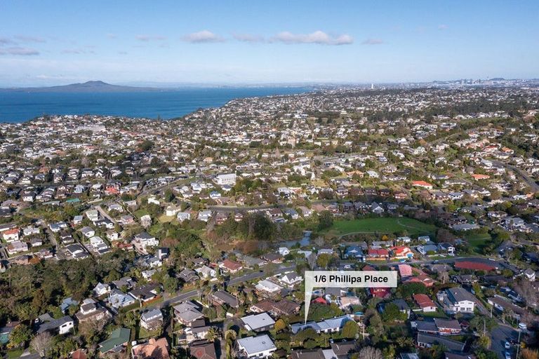 Photo of property in 1/6 Phillipa Place, Browns Bay, Auckland, 0630
