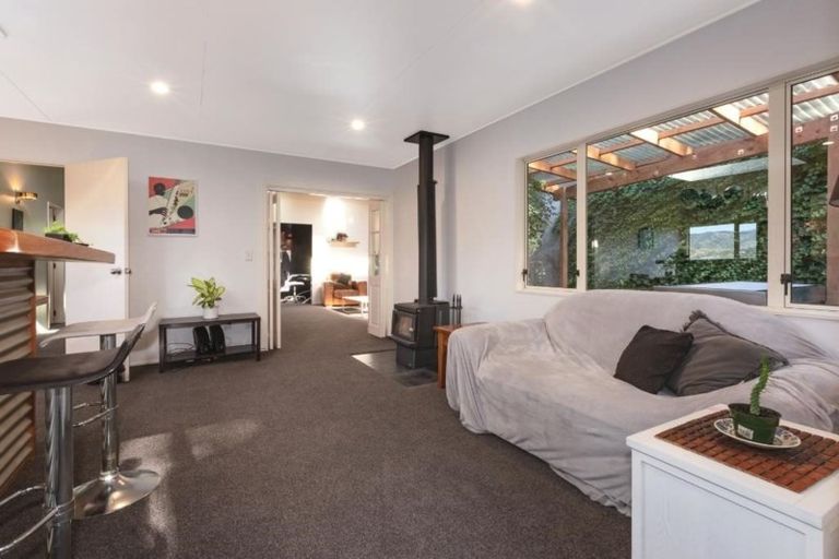 Photo of property in 8a Cullen Place, Tawa, Wellington, 5028