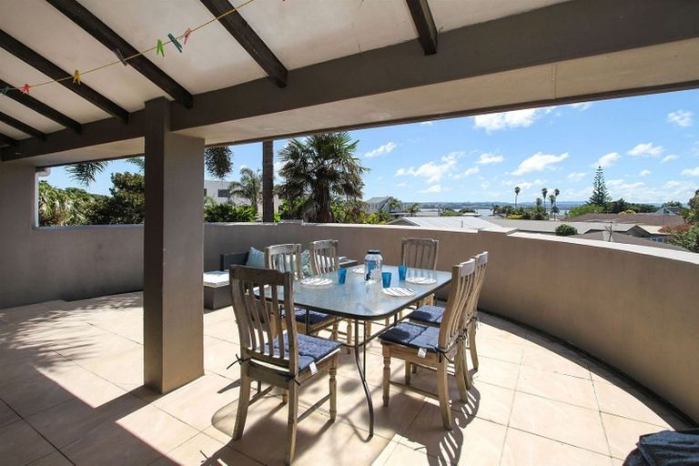 Photo of property in 1 Millen Place, Clarks Beach, 2122