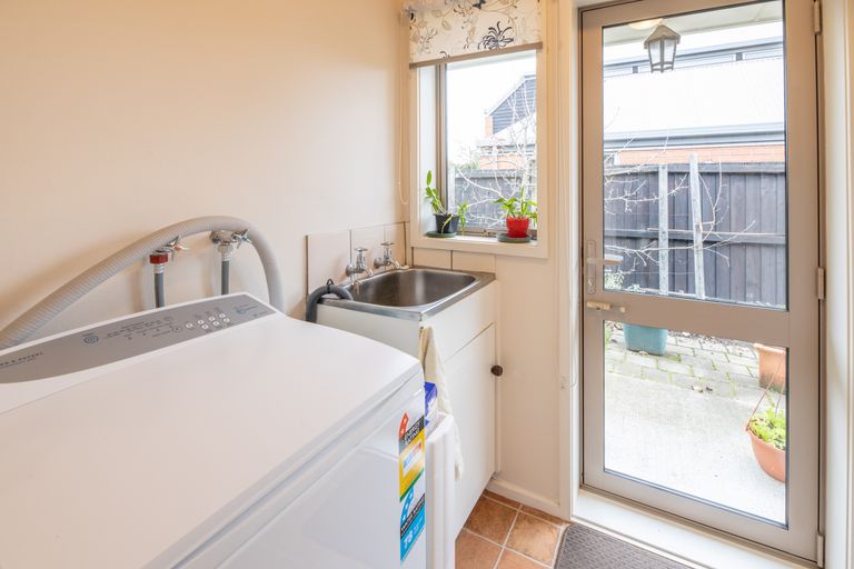 Photo of property in 2/2a Chilcombe Street, Ilam, Christchurch, 8041