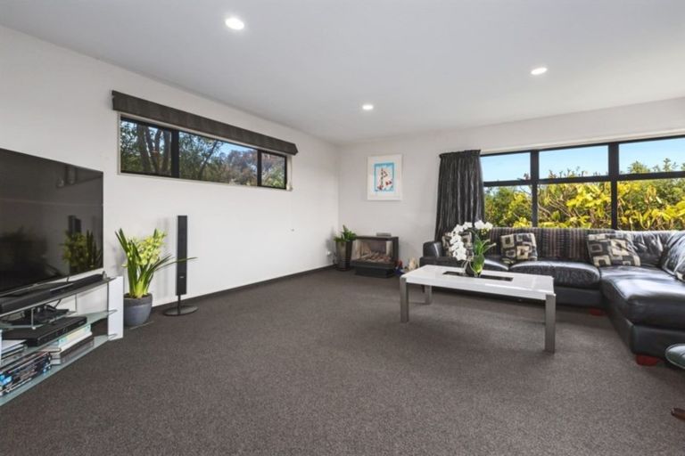 Photo of property in 17 Dornoch Place, Papakowhai, Porirua, 5024