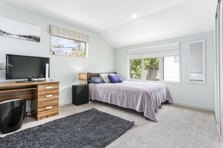 Photo of property in 70 Saddleback Rise, Murrays Bay, Auckland, 0630