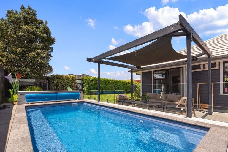 Photo of property in 15 Pohutukawa Parade, Riverhead, 0820