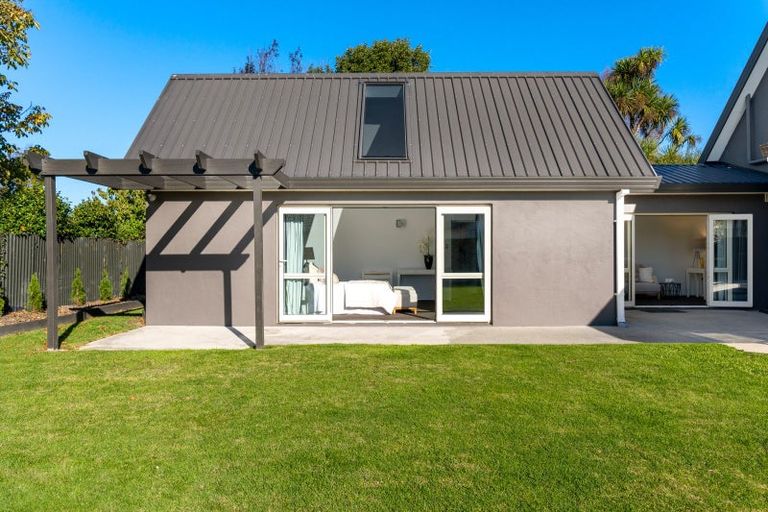 Photo of property in 39 Beauford Place, Parklands, Christchurch, 8083