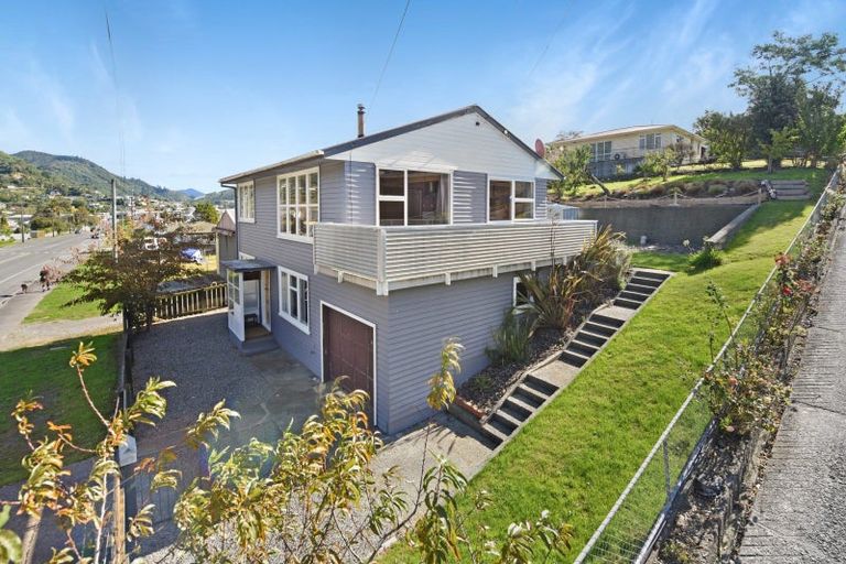 Photo of property in 103 Waikawa Road, Picton, 7220
