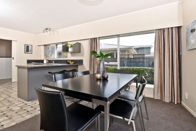 Photo of property in 1 Burwood Place, Silverdale, Hamilton, 3216