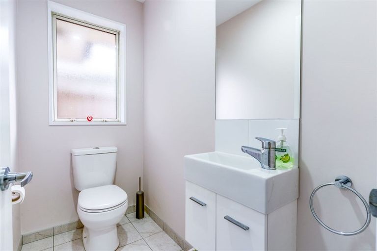 Photo of property in 17 Dunaverty Place, Broomfield, Christchurch, 8042