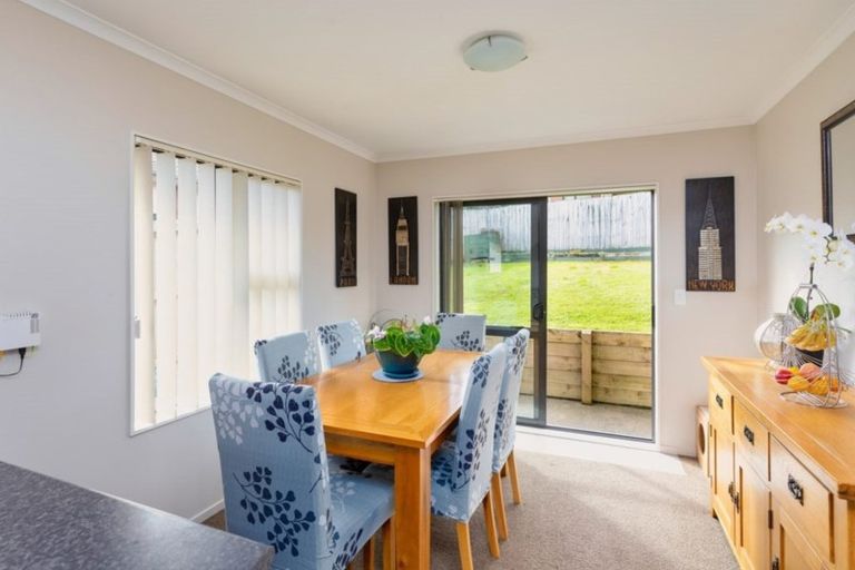 Photo of property in 26 Burton's Drive, Swanson, Auckland, 0614