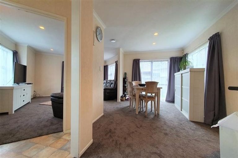 Photo of property in 1/21 Glanworth Place, Dannemora, Auckland, 2016