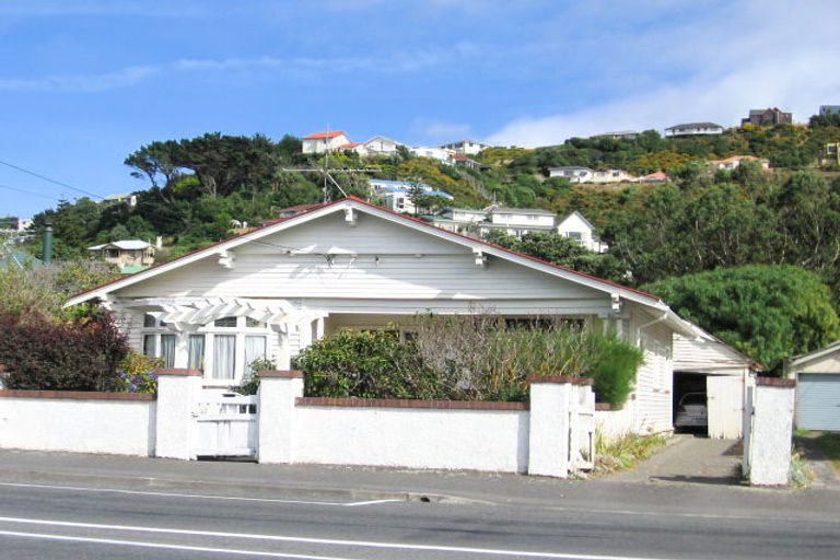 Photo of property in 118 Derwent Street, Island Bay, Wellington, 6023