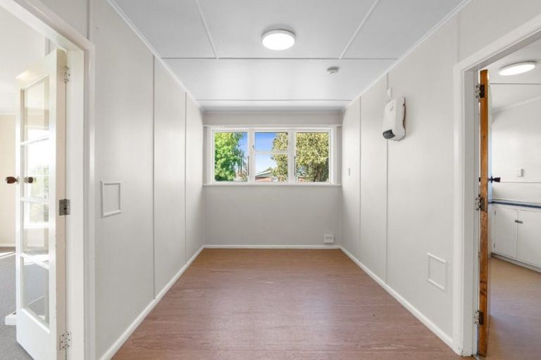 Photo of property in 21 Lambeth Crescent, Northcote, Christchurch, 8052