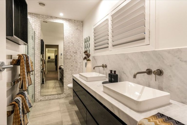 Photo of property in 32 Raymond Street, Point Chevalier, Auckland, 1022