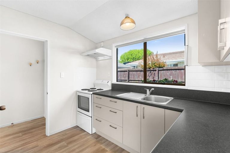 Photo of property in 2/25 Withells Road, Avonhead, Christchurch, 8042