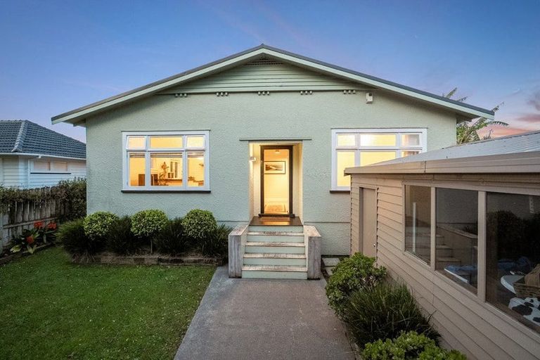 Photo of property in 1c Rutherford Street, Belmont, Auckland, 0622