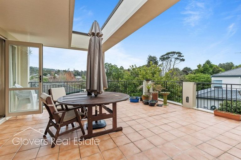 Photo of property in 23a Woodfern Crescent, Titirangi, Auckland, 0604