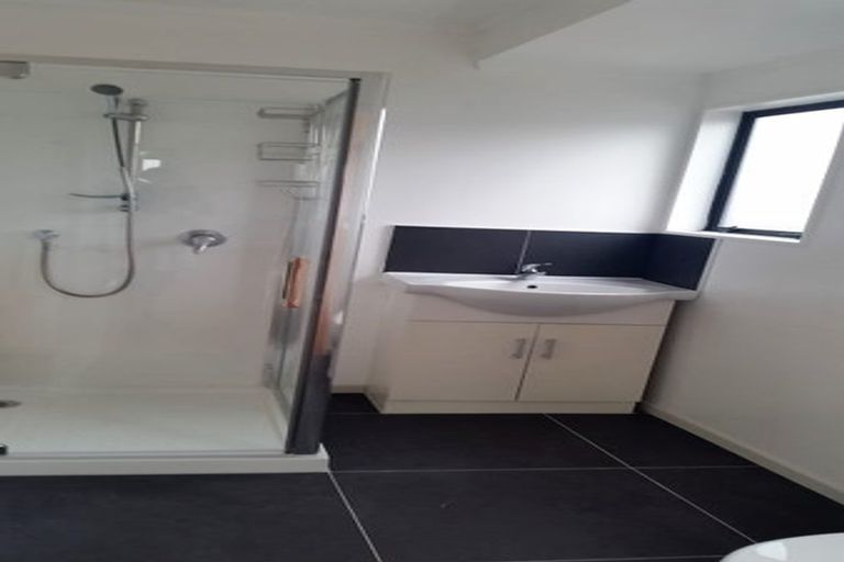 Photo of property in 42 Aviemore Drive, Highland Park, Auckland, 2010