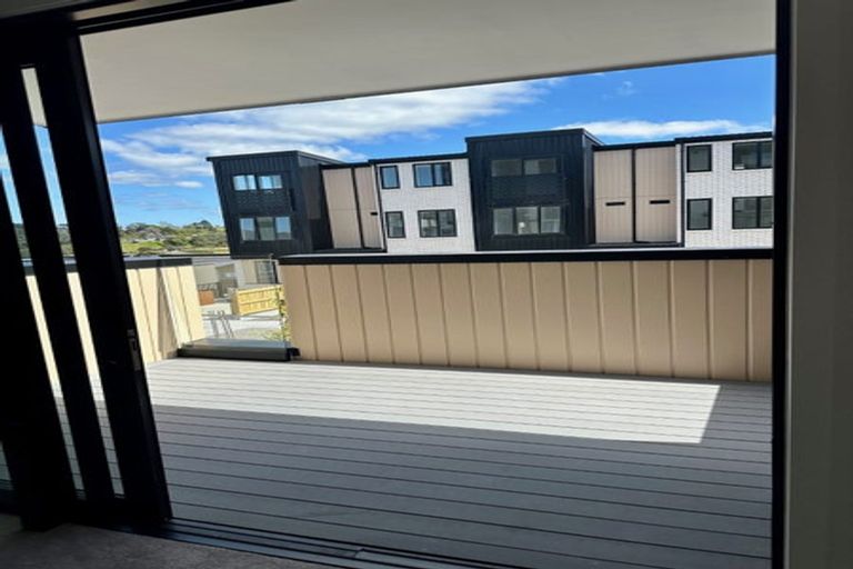 Photo of property in 10/19 Windlass Street, Long Bay, Auckland, 0630