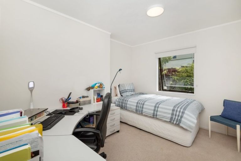 Photo of property in 10 Harper Street, Chatswood, Auckland, 0626