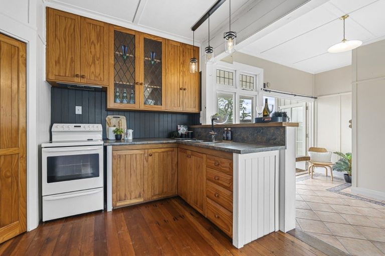 Photo of property in 50 Bayly Road, Blagdon, New Plymouth, 4310