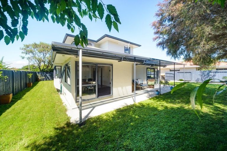 Photo of property in 17 Woburn Place, Takaro, Palmerston North, 4412