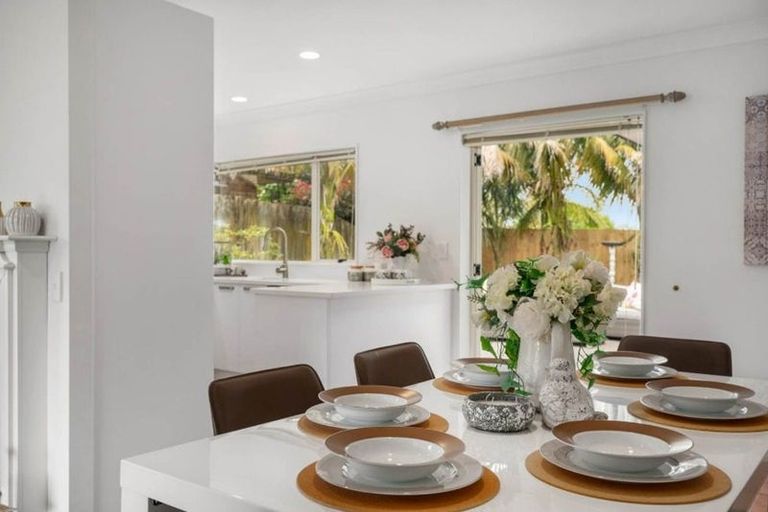 Photo of property in 2/12 Nakhle Place, Manurewa, Auckland, 2105