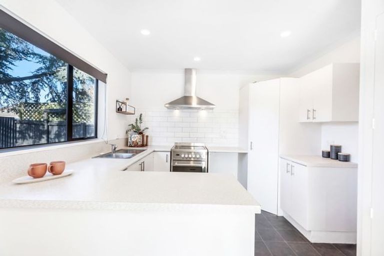 Photo of property in 52a Vivian Street, Burwood, Christchurch, 8083